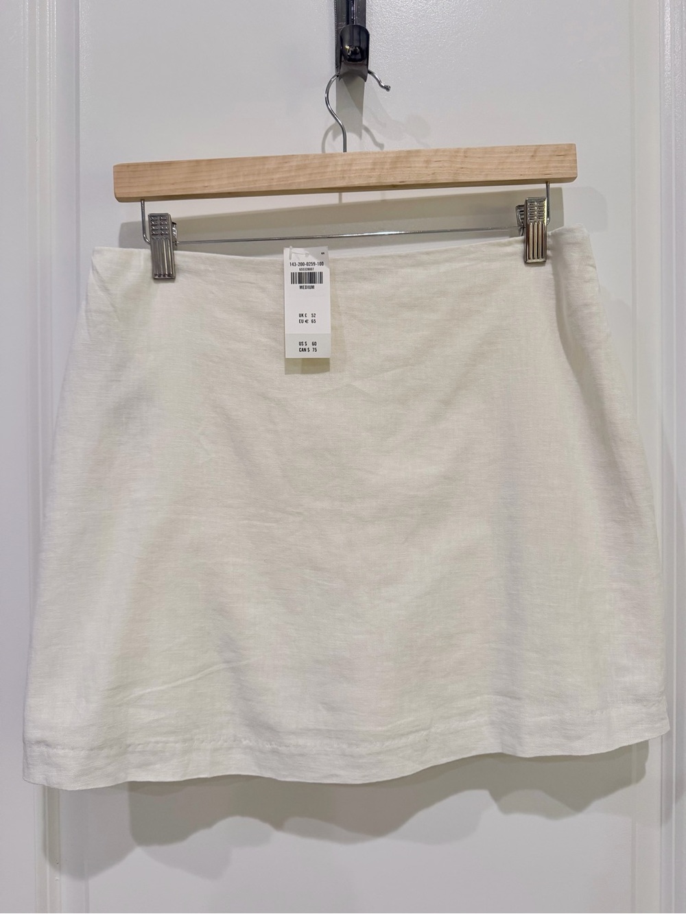 Abercrombie and Fitch Linen Blend Mini Skort in White/Cream - Picture 2 of 8